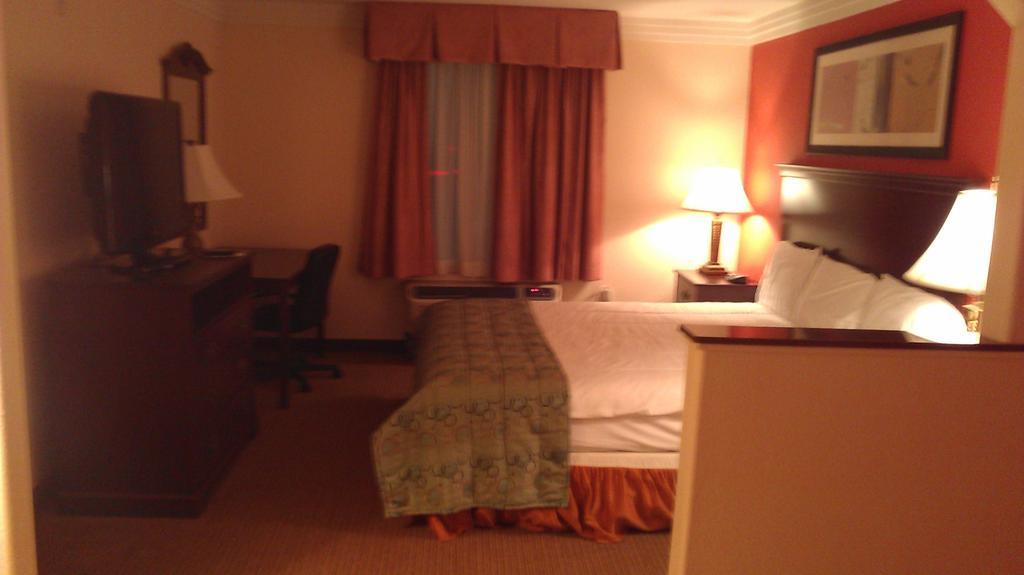 Robinson Inn And Suites Экстерьер фото